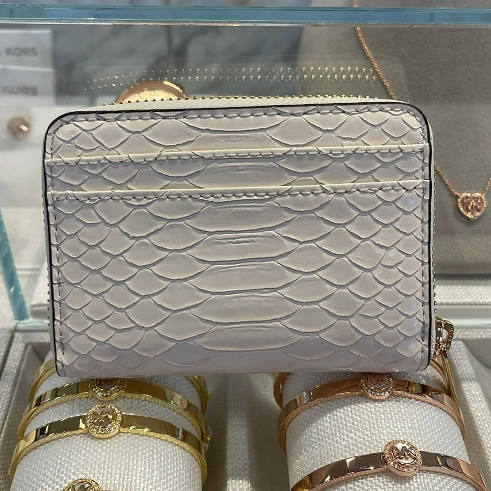 Michael Kors Women Medium Zip Around Card Case Coin Pouch Wallet Light Cream
NWT - Picture 4 of 16